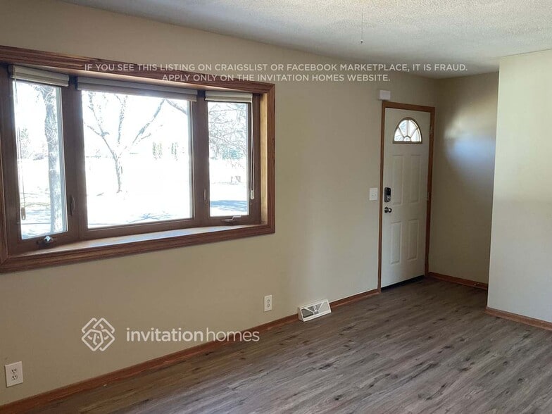 Building Photo - 2713 W 71st 1/2 St