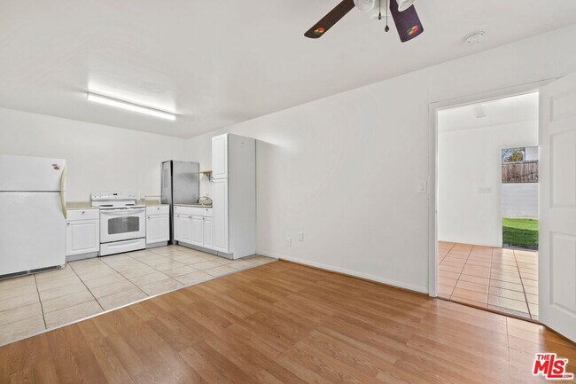 Building Photo - 141 S Vista St