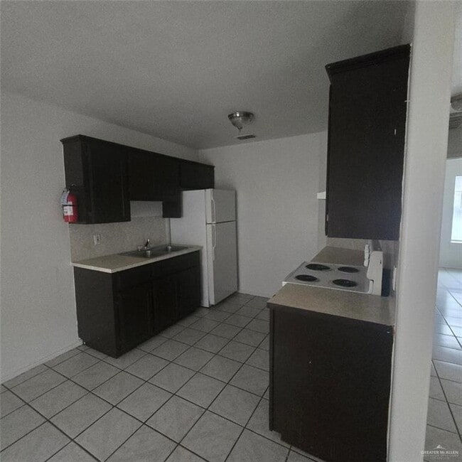 Building Photo - 14 N Alamo St