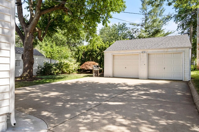 Building Photo - 1223 E Oakland Ave