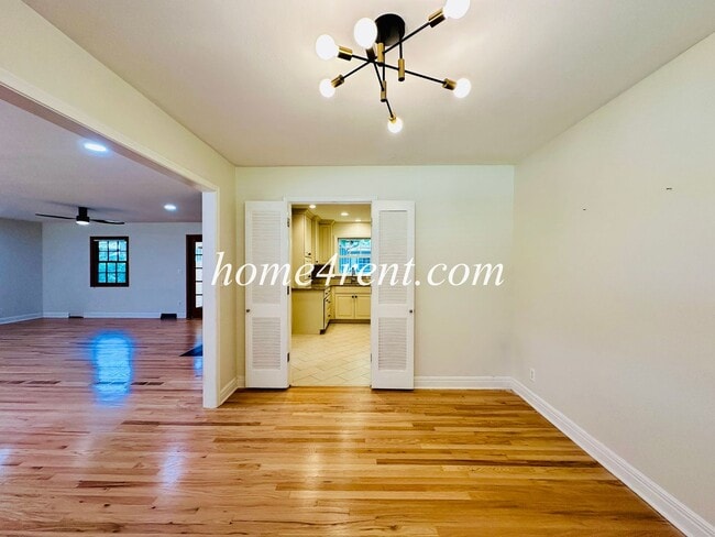Building Photo - 11131 Wornall Rd