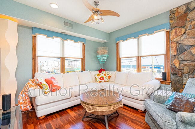 Building Photo - 217 16th St