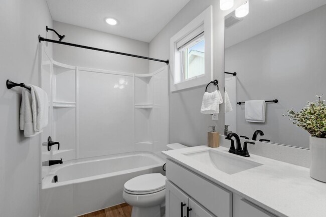 Building Photo - 13130 ISETTA CIR NE