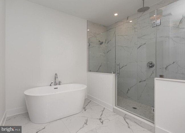 Building Photo - 986 Henry Ave