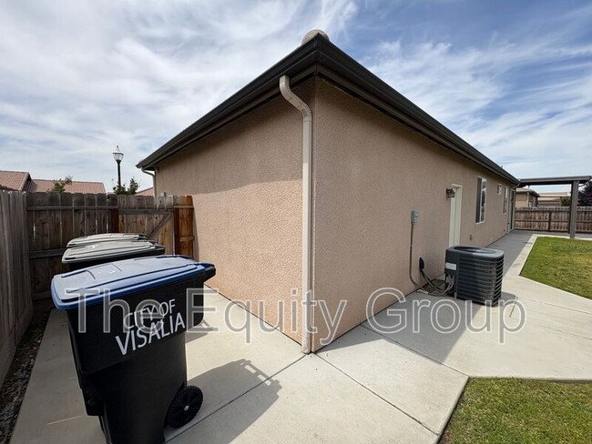 Building Photo - 3234 N Noyes Ct