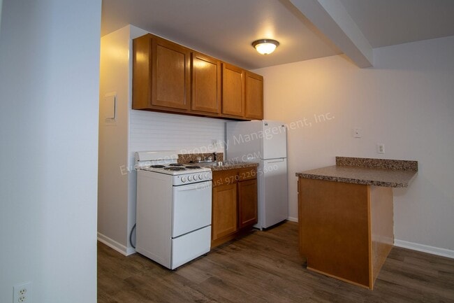 Building Photo - 2008 W Plum St