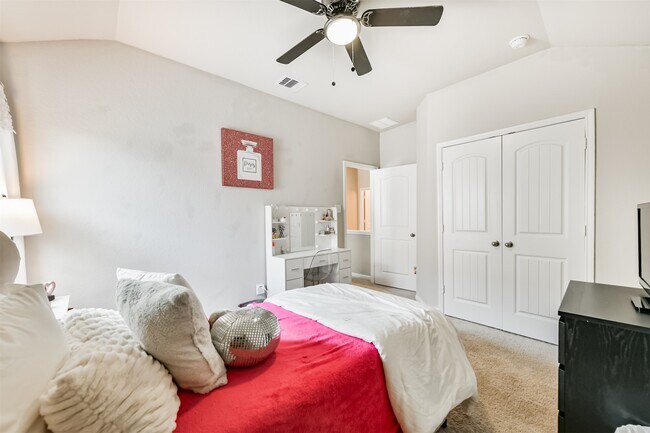 Building Photo - 533 Winburn Tide Ln