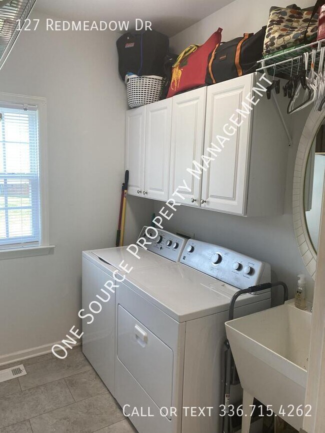 Building Photo - 127 Redmeadow Dr