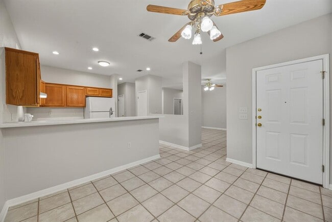 Building Photo - 121 Coreopsis Way