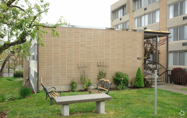 Primary Photo - St. Andrews Court