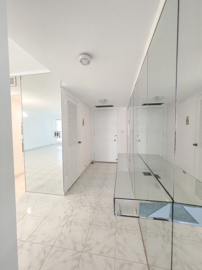 Building Photo - 3430 Galt Ocean Dr