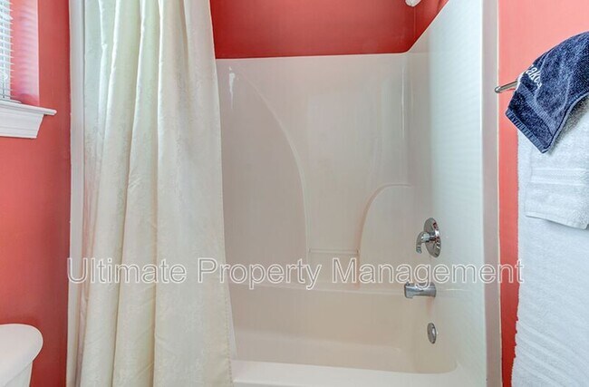 Building Photo - 618 S 3rd St