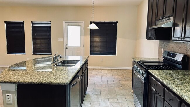 Building Photo - 332 Silverleaf Oak
