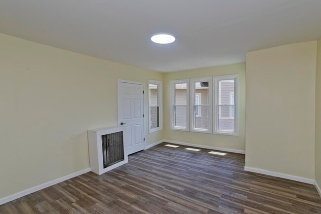 Building Photo - 205 St James Ave
