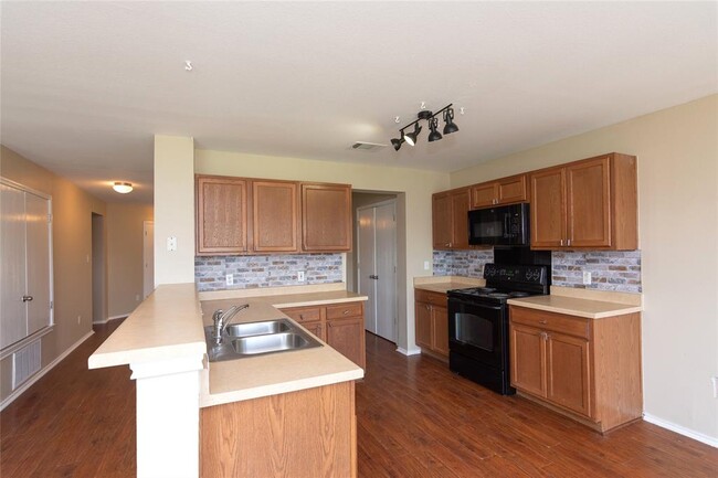 Building Photo - 245 Shale Dr