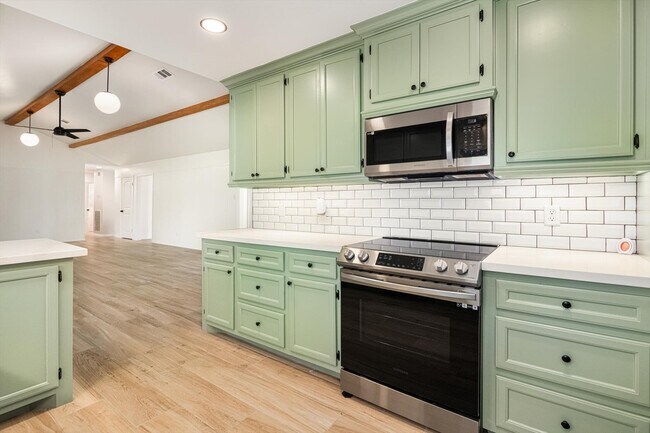 Building Photo - 416 Southern Oaks Dr