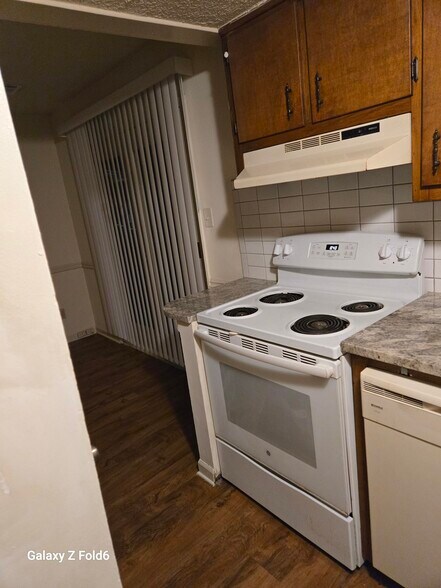 Kitchen - 5552 Estates Ct