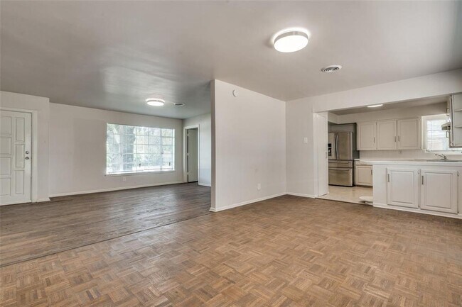 Building Photo - 6839 Walnut Hill Ln