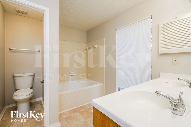 Building Photo - 248 Hickory Trail