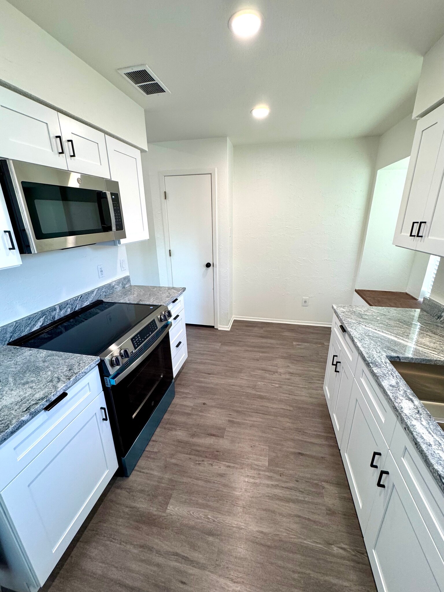 Building Photo - 9842 Camfield Ave