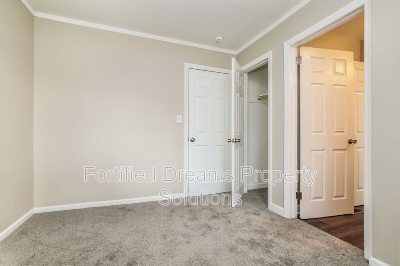 Building Photo - 401 Hobson St