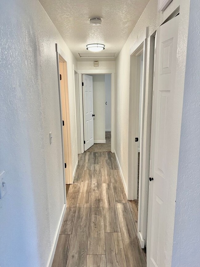 Building Photo - AVAILABLE NOW! 3BD 1.75 BATH SINGLE STORY HOME LARGE CORNER LOT