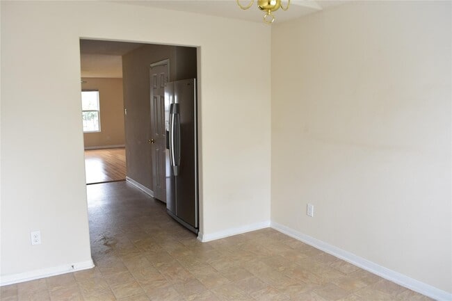Building Photo - 3610 Barkers Crossing Ave