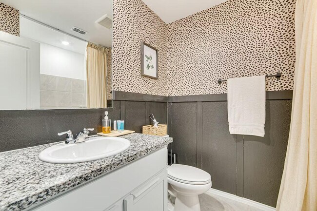 Building Photo - 1759 Round House Ln