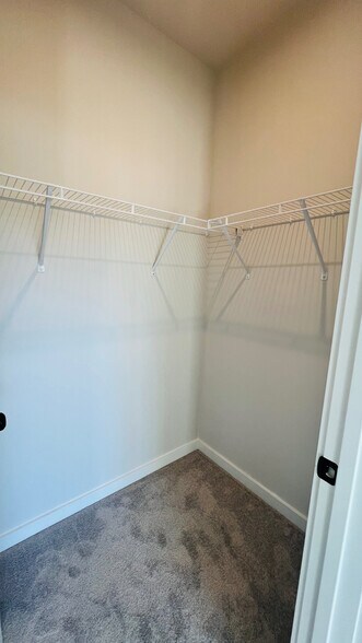 Building Photo - Room in Townhome on Munsing Dr