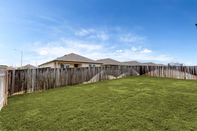 Building Photo - 1421 Havelock Wy