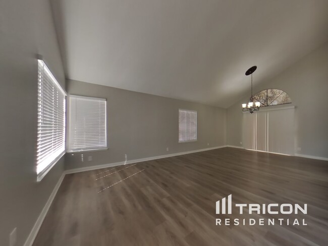Building Photo - 531 Atwood Ct