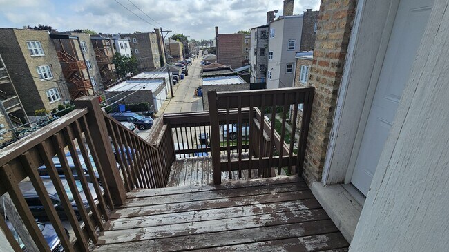 Building Photo - 6545 N Francisco Ave