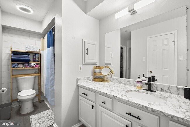 Building Photo - 3311 Wyndham Cir