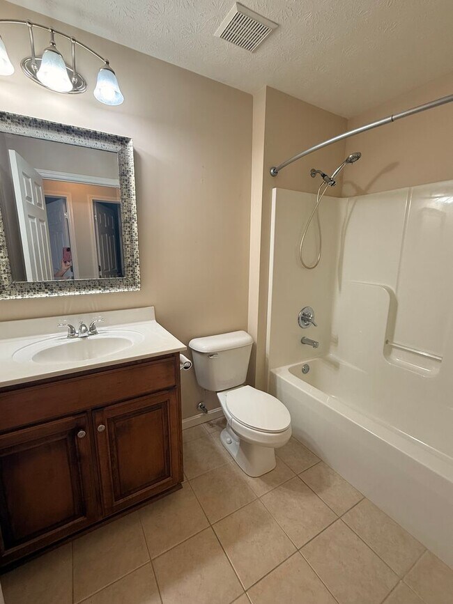 Building Photo - Patio Home in Yorktown Area