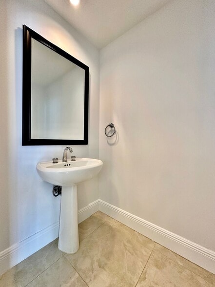 Building Photo - 808 Brickell Key Dr