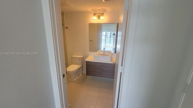 Building Photo - 1010 SW 2nd Ave