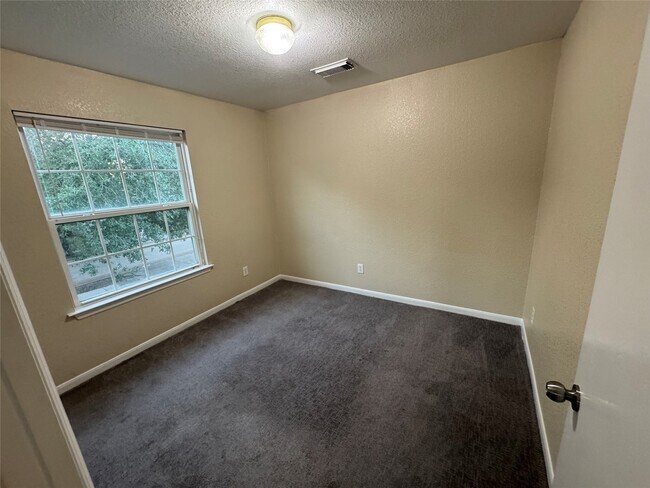 Building Photo - 13303 Ridgewood Knoll Ln
