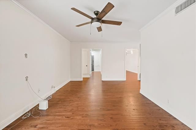 Building Photo - 10637 Lakemere Dr