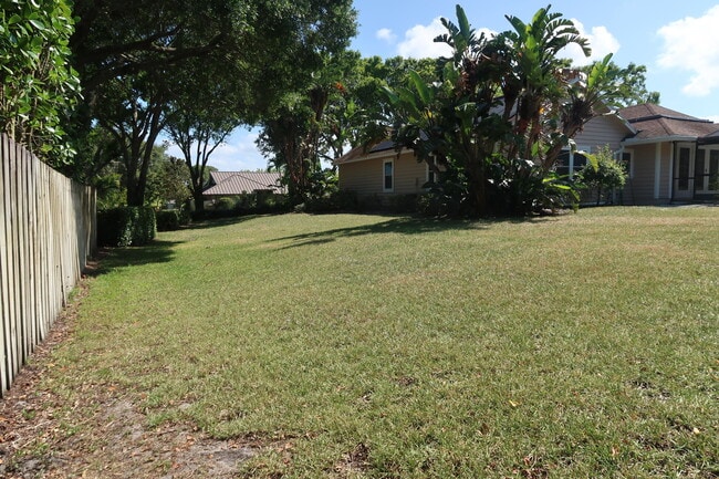 Building Photo - 1087 NE Quinn Pl