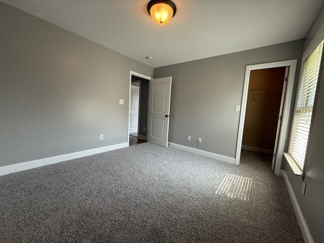 Building Photo - 246 Fields Pond Dr