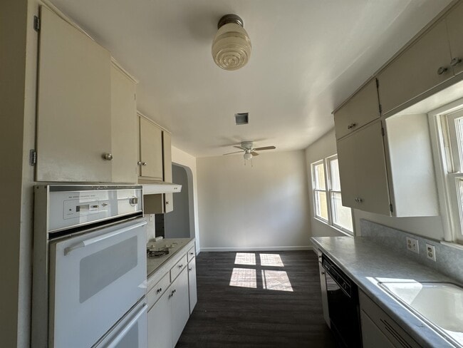 Building Photo - 450 S Santa Clara St