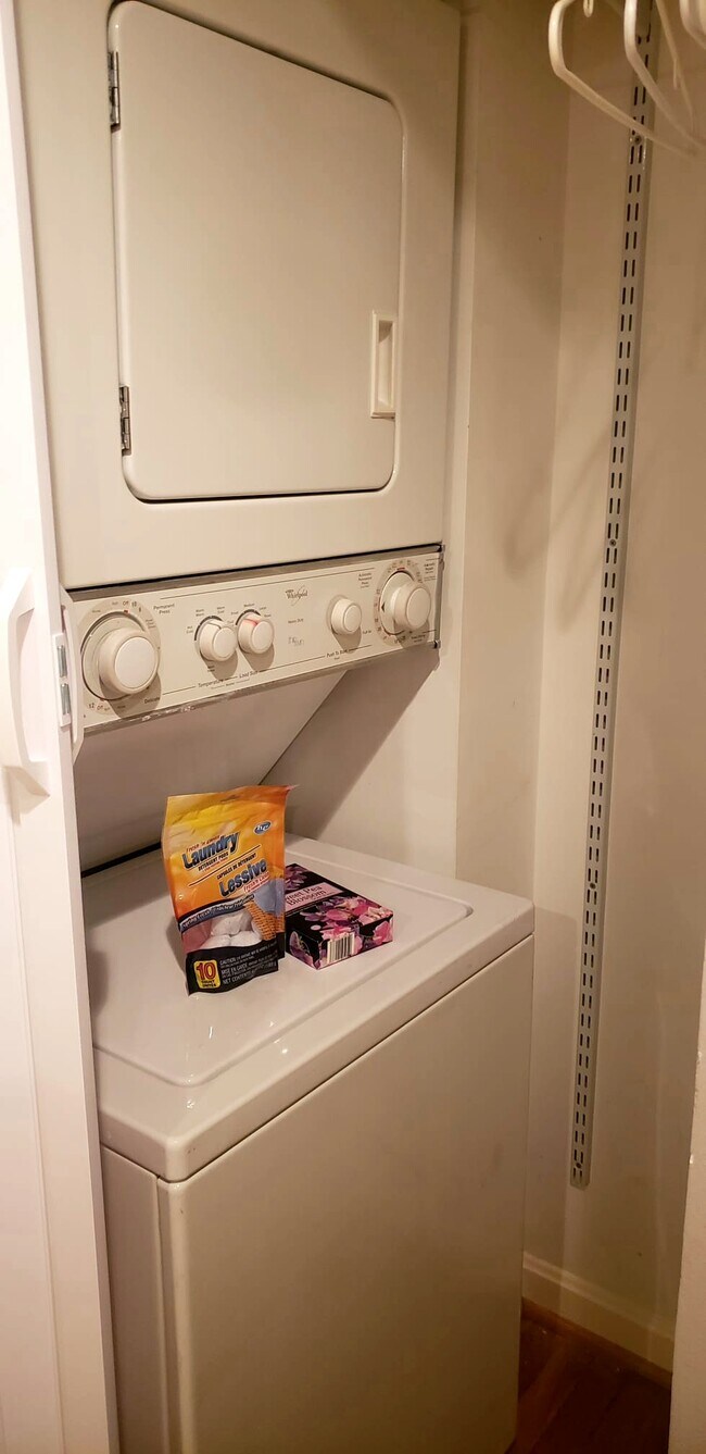 Building Photo - 310 Folcroft St