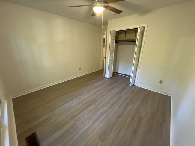 Building Photo - Location is Everything! Close to Downtown ...