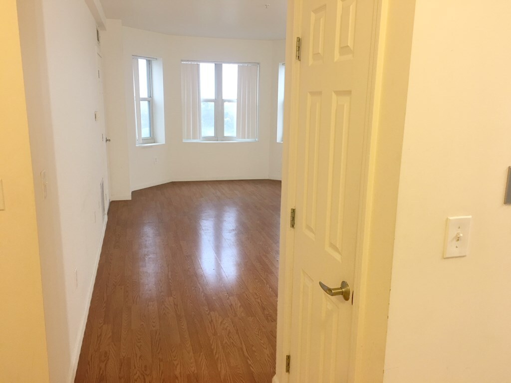 Building Photo - 1 Cityview Ln