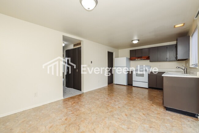 Building Photo - 7560 Mt Hood