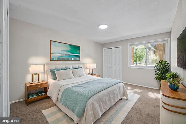 Building Photo - 7204 Donnell Pl