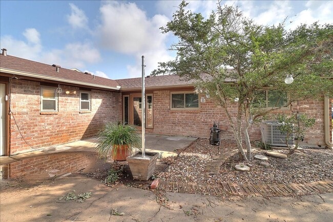 Building Photo - 5530 Tahoe Cir