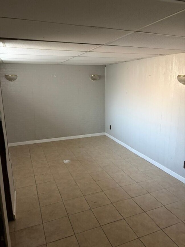 Building Photo - Gorgeous 3-Bedroom Townhome in Holmesburg! Available NOW!