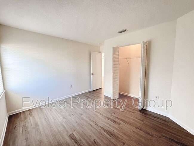 Building Photo - 10 Bren Mar Ln