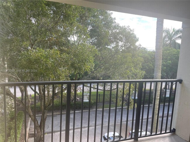 Building Photo - 6020 W Sample Rd